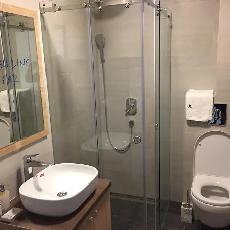 Tio Binis Lägenhet *