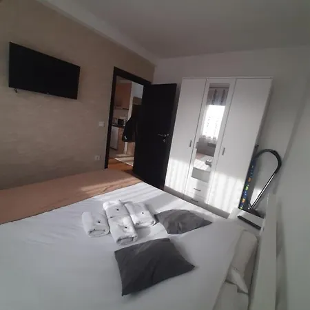 Lägenhet Tio Binis *